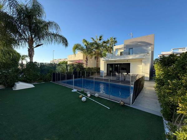 Casa independiente en Av Salvador Del, 55