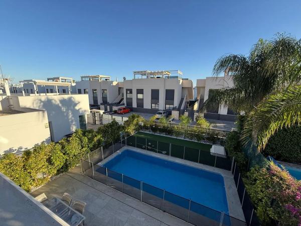 Casa independiente en Av Salvador Del, 55