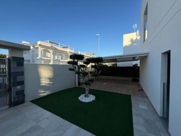 Casa independiente en Av Salvador Del, 55