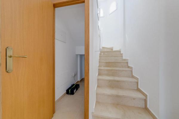 Chalet pareado en calle Winston Churchill