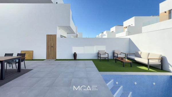 Casa independiente en calle Miguel Hernández