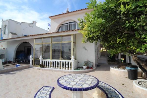 Chalet pareado en calle Humilladero