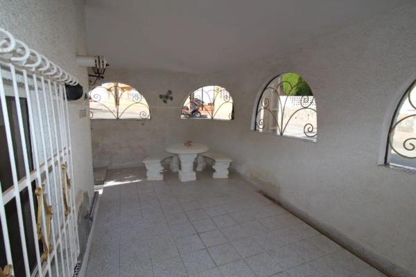 Chalet pareado en calle Humilladero