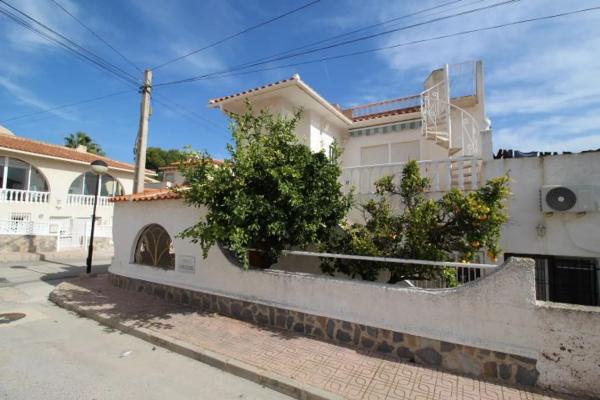 Chalet pareado en calle Humilladero