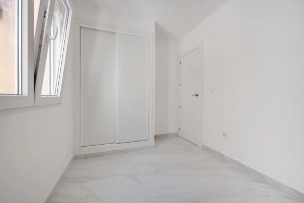 Chalet adosado en calle Breten, 864