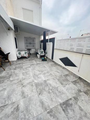 Chalet pareado en calle Castaño, 450