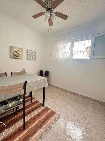 Chalet pareado en calle Castaño, 450