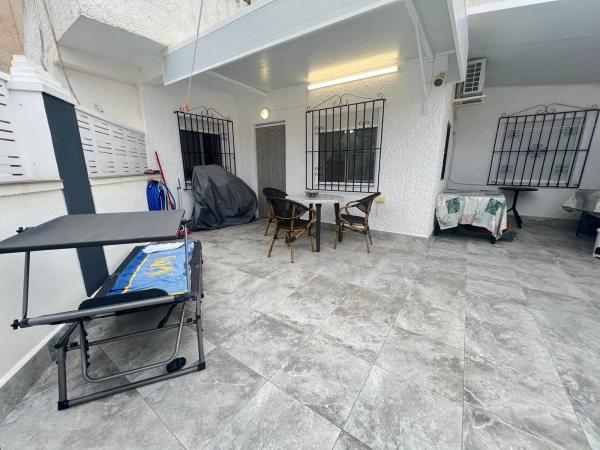 Chalet pareado en calle Castaño, 450