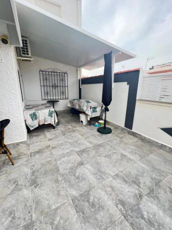 Chalet pareado en calle Castaño, 450