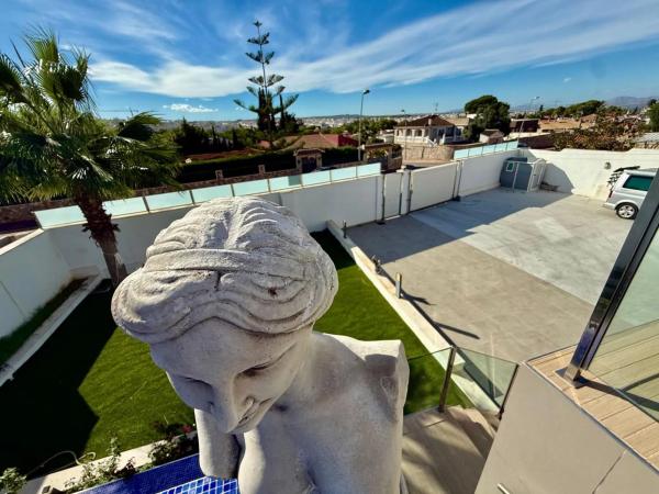 Casa independiente en avenida Elche Bal