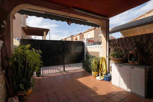 Chalet adosado en calle la Sagra