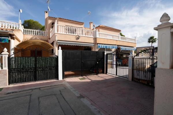 Chalet adosado en calle la Sagra