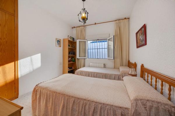 Chalet pareado en Av Torrevieja Bal, 199