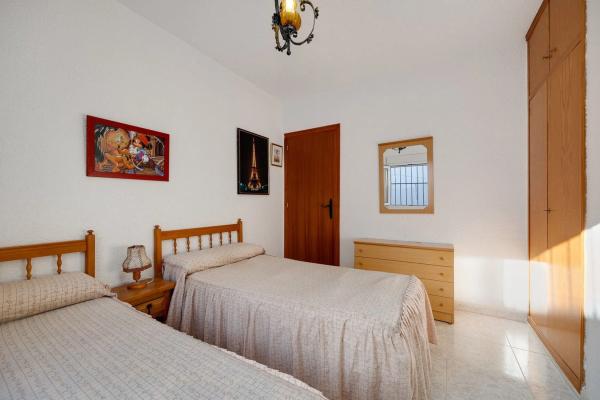 Chalet pareado en Av Torrevieja Bal, 199