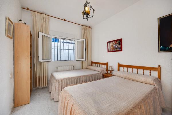 Chalet pareado en Av Torrevieja Bal, 199