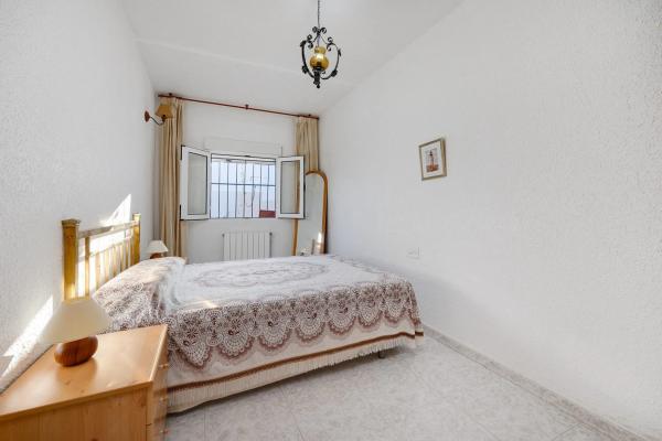 Chalet pareado en Av Torrevieja Bal, 199