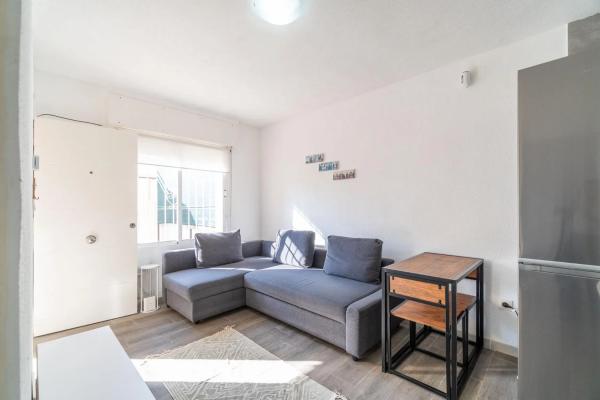 Casa independiente en avenida Laguna Azul, 1