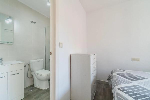 Casa independiente en avenida Laguna Azul, 1