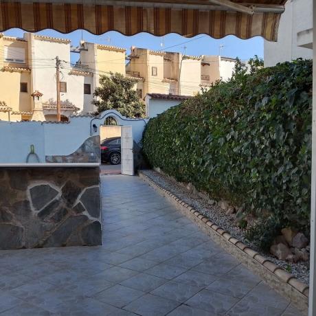 Chalet adosado en Av Torrevieja, 64