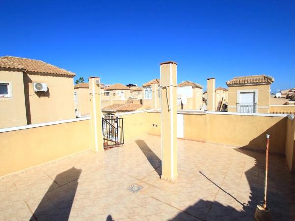 Chalet pareado en avenida Laguna Azul