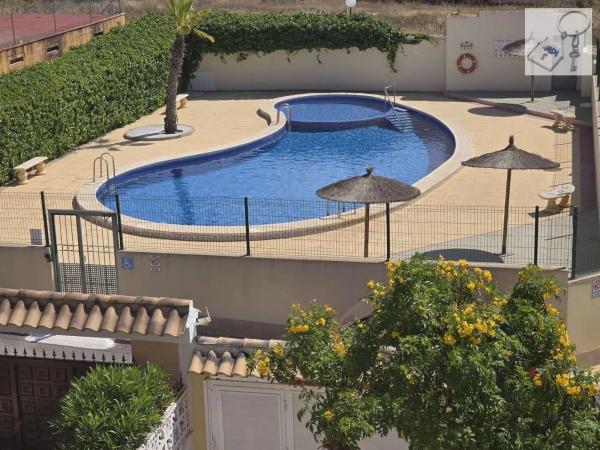 Chalet adosado en avenida Baleares