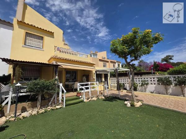 Chalet adosado en avenida Baleares