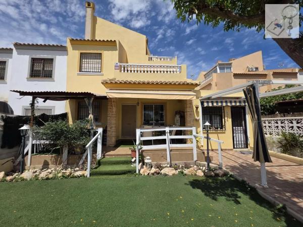 Chalet adosado en avenida Baleares