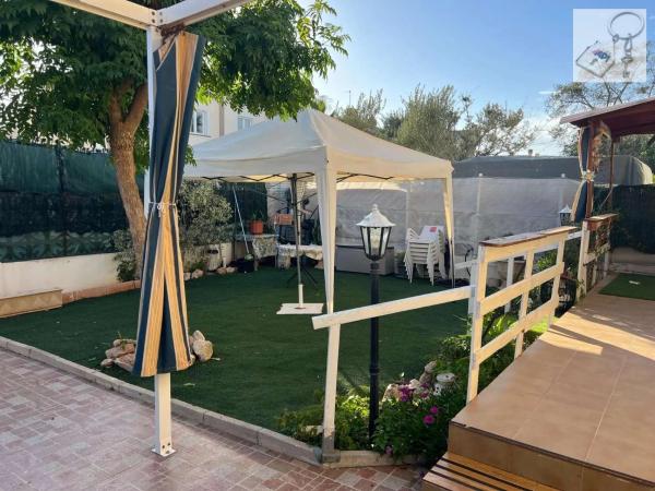 Chalet adosado en avenida Baleares