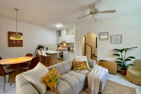 Chalet pareado en calle Aquiles