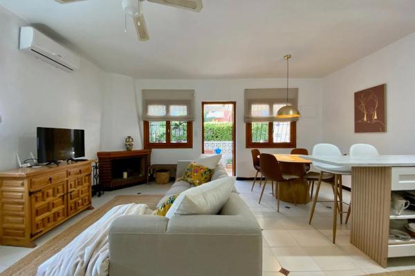 Chalet pareado en calle Aquiles