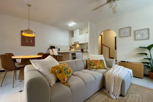 Chalet pareado en calle Aquiles