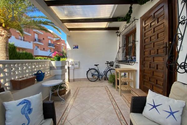 Chalet pareado en calle Aquiles