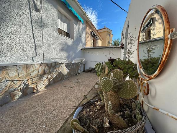 Chalet pareado en calle Pleamar, 46