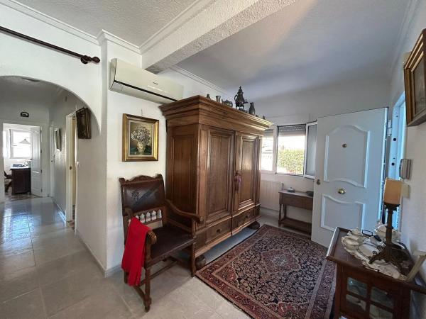 Chalet pareado en calle Pleamar, 46