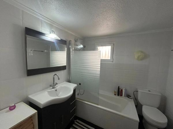 Chalet pareado en calle Pleamar, 46