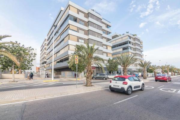 Piso en calle Presidente Adolfo Suárez