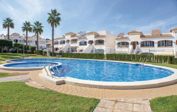 Chalet pareado en Av Escandinavia