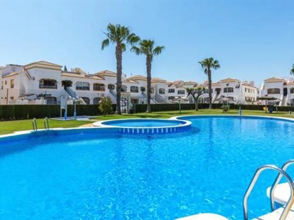 Chalet pareado en Av Escandinavia