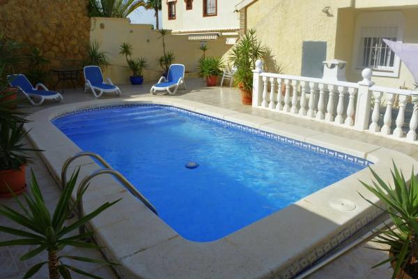 Casa independiente en calle Luxemburgo, 99