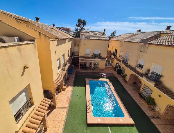 Chalet adosado en calle Gerona, 7