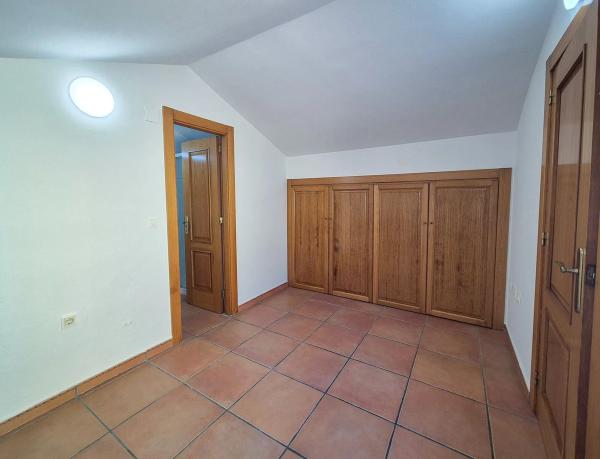 Chalet adosado en calle Gerona, 7