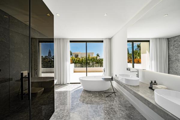 Las Lomas del Marbella Club, Marbella Golden Mile