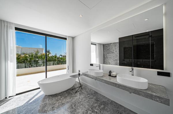 Las Lomas del Marbella Club, Marbella Golden Mile