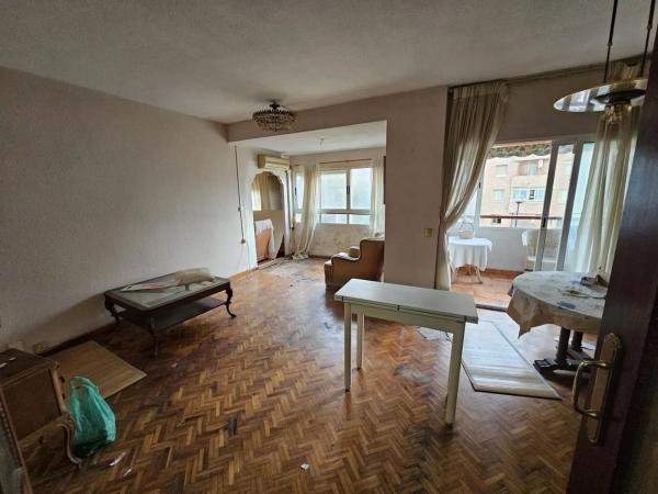 Piso en Barrio Campoamor