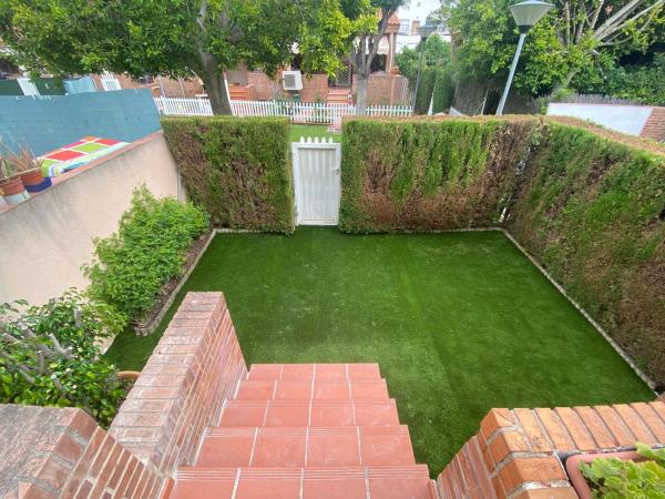 Chalet adosado en calle Atenas, 2