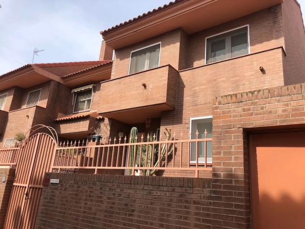 Chalet adosado en calle Atenas, 2