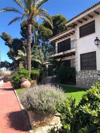 Casa independiente en avenida Albufereta