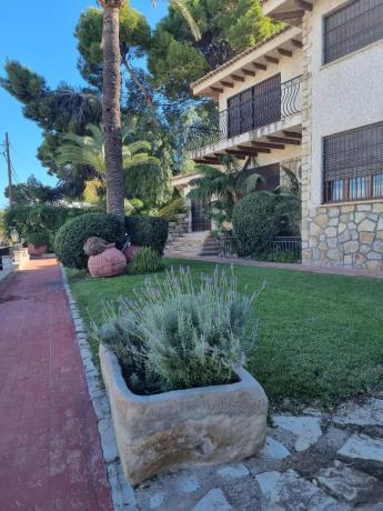 Casa independiente en avenida Albufereta