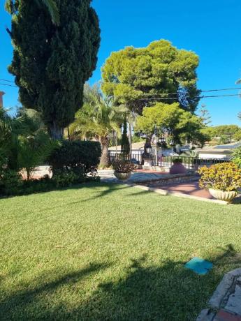 Casa independiente en avenida Albufereta