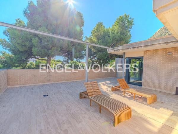 Casa independiente en avenida Albufereta